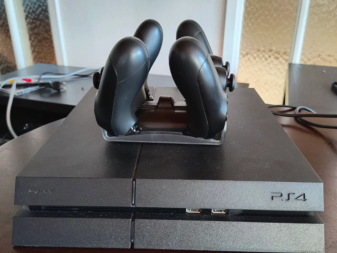 Billede 2 - PlayStation 4 med 8 spil og 2 controller 