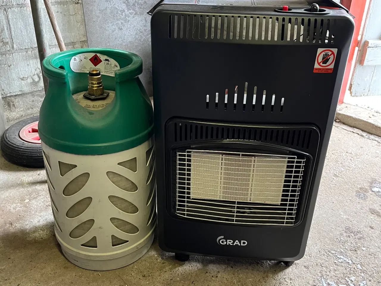 Billede 1 - Gasvarmeovn og gasflaske