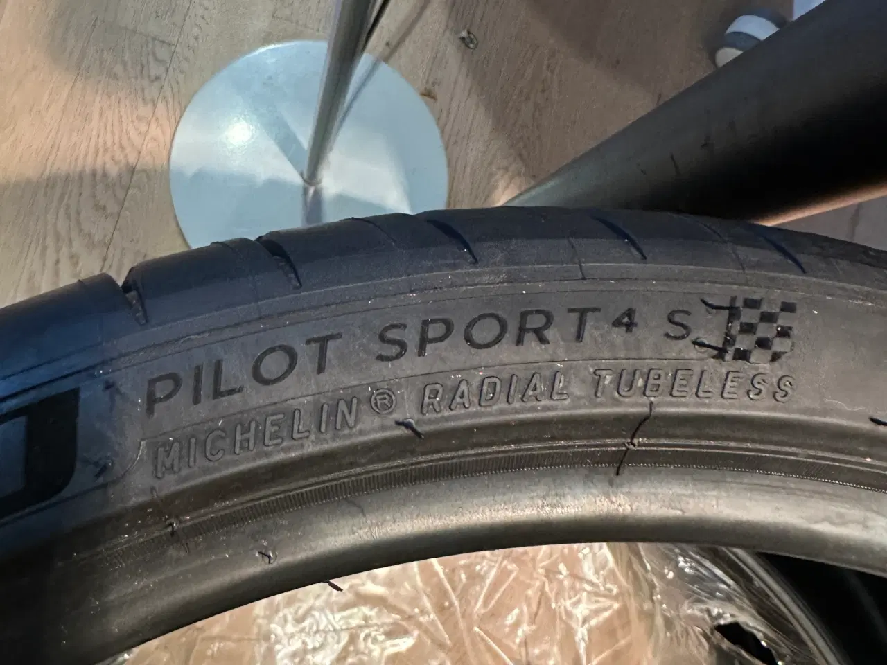 Billede 2 - 2 stk. Michelin sommerdæk