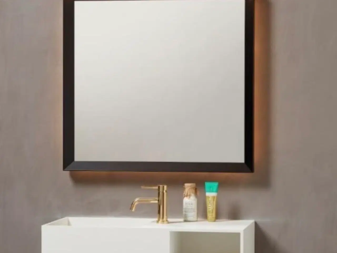 Billede 1 - Flot sort spejl med backlight 
