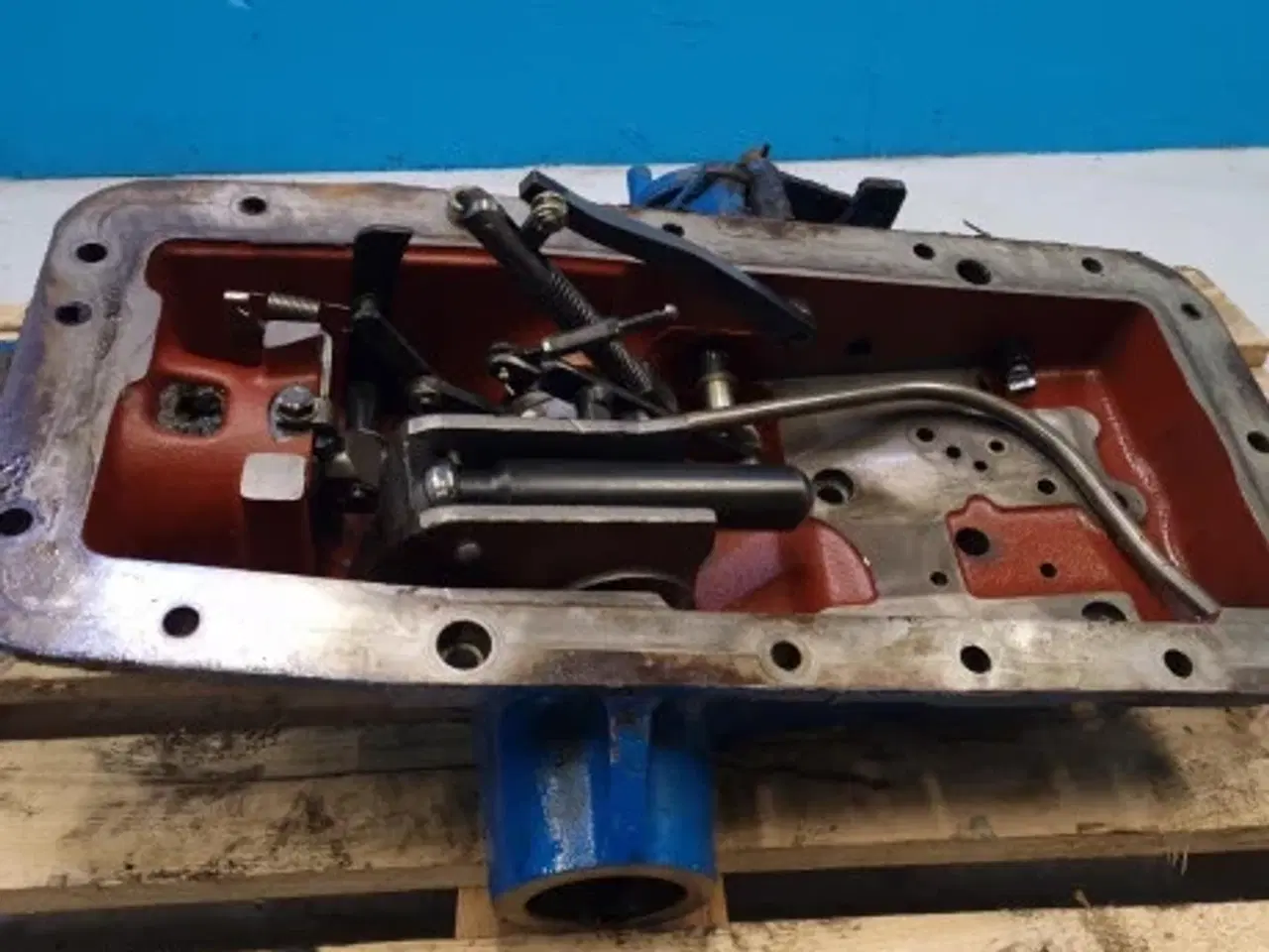 Billede 2 - Ford 6640 Dæksel Gearkasse E9NN537AA