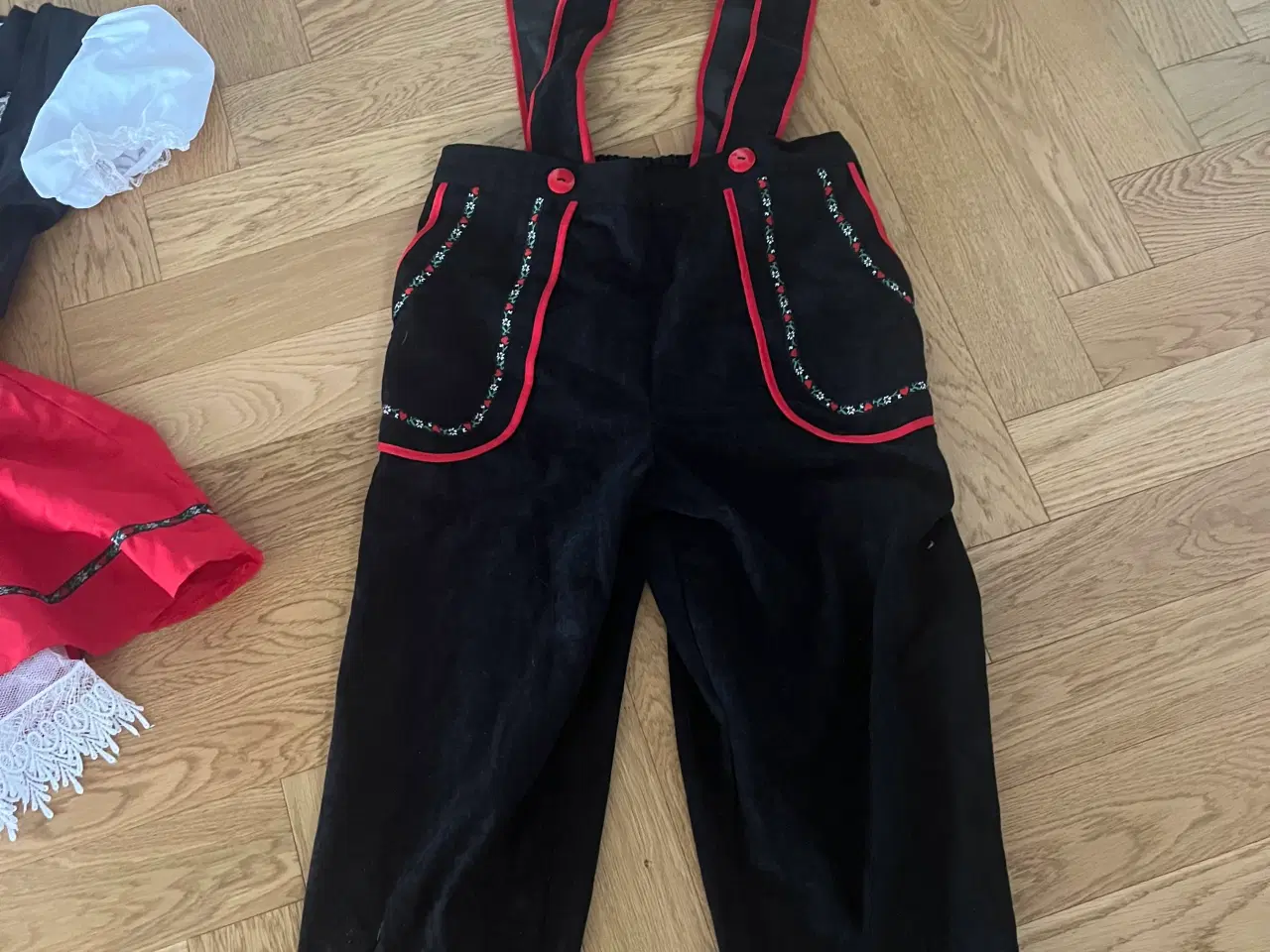 Billede 2 - Divers kostumer til voksne og børn