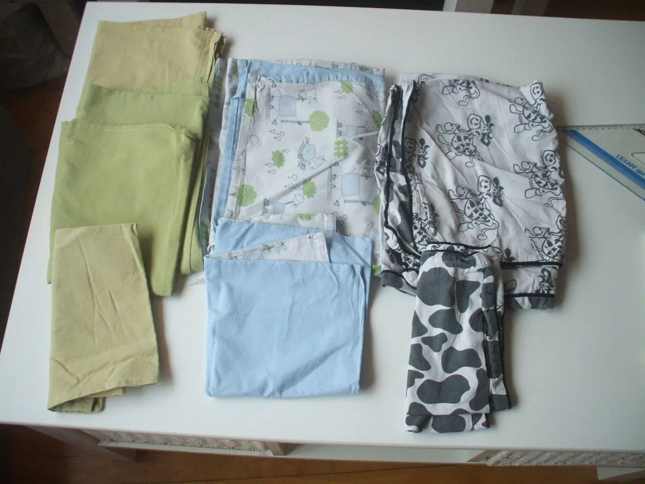 Billede 1 - 3 sæt sengetøj med køer mm til baby