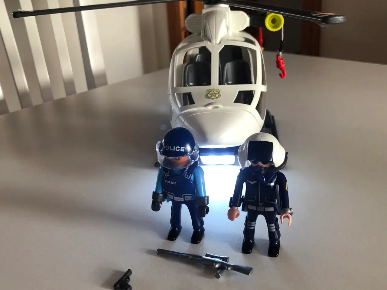 Billede 1 - Playmobil: Politiets helikopter med Led-lys (6921)