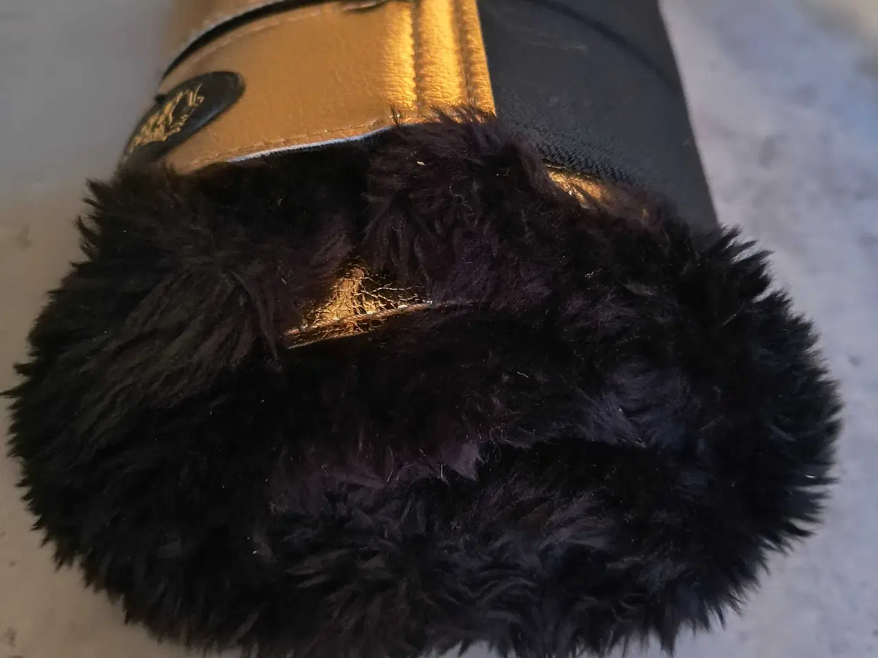 Billede 3 - Guldgamacher med sort plys