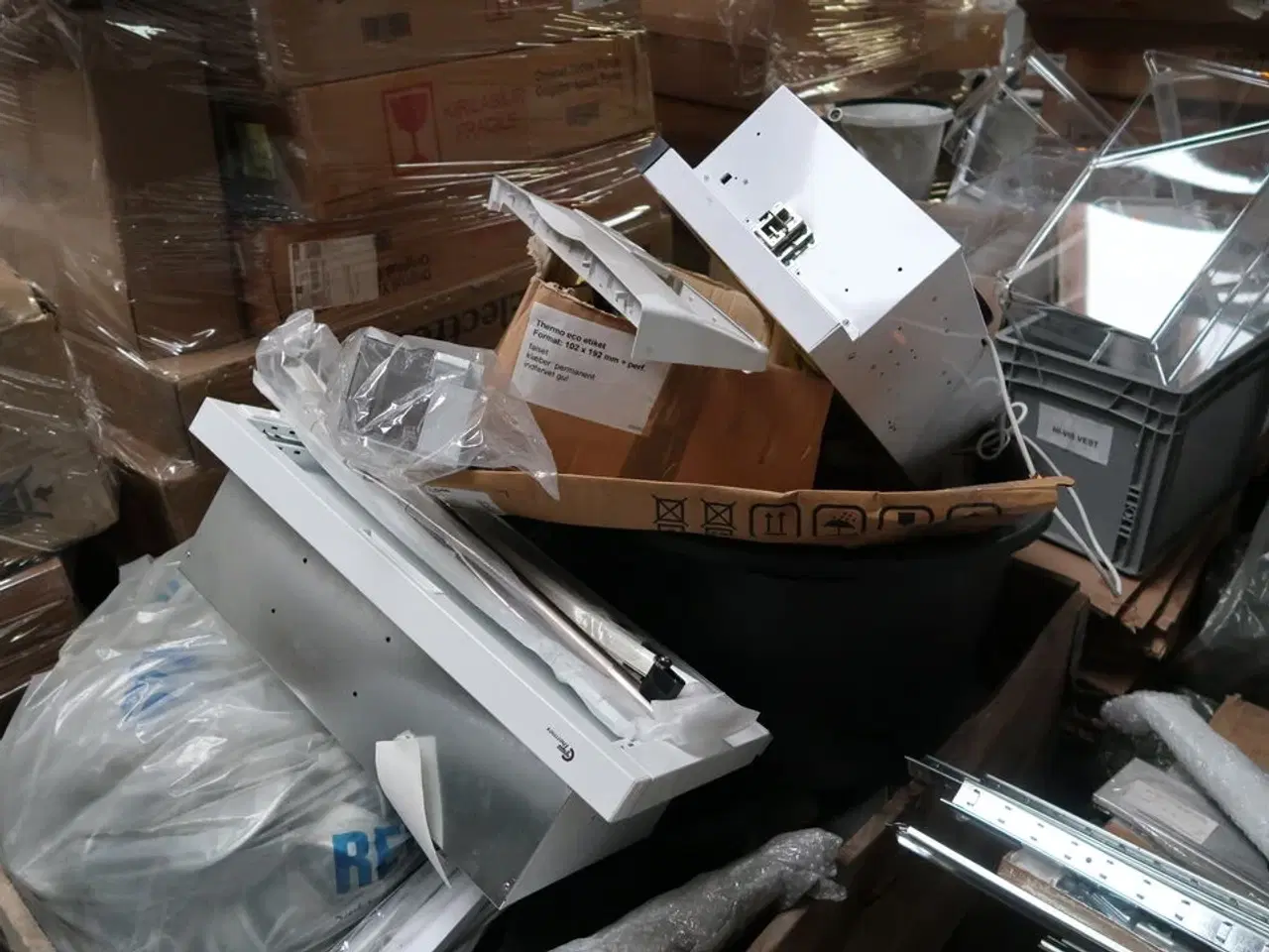 Billede 5 - Palle med emhætter m.m.