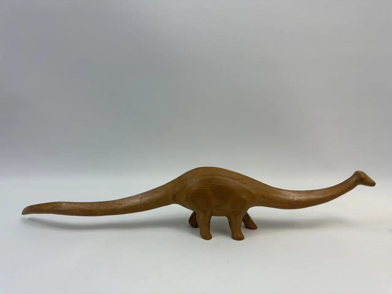 Billede 8 - Dinosaur figur / skulptur i massiv træ