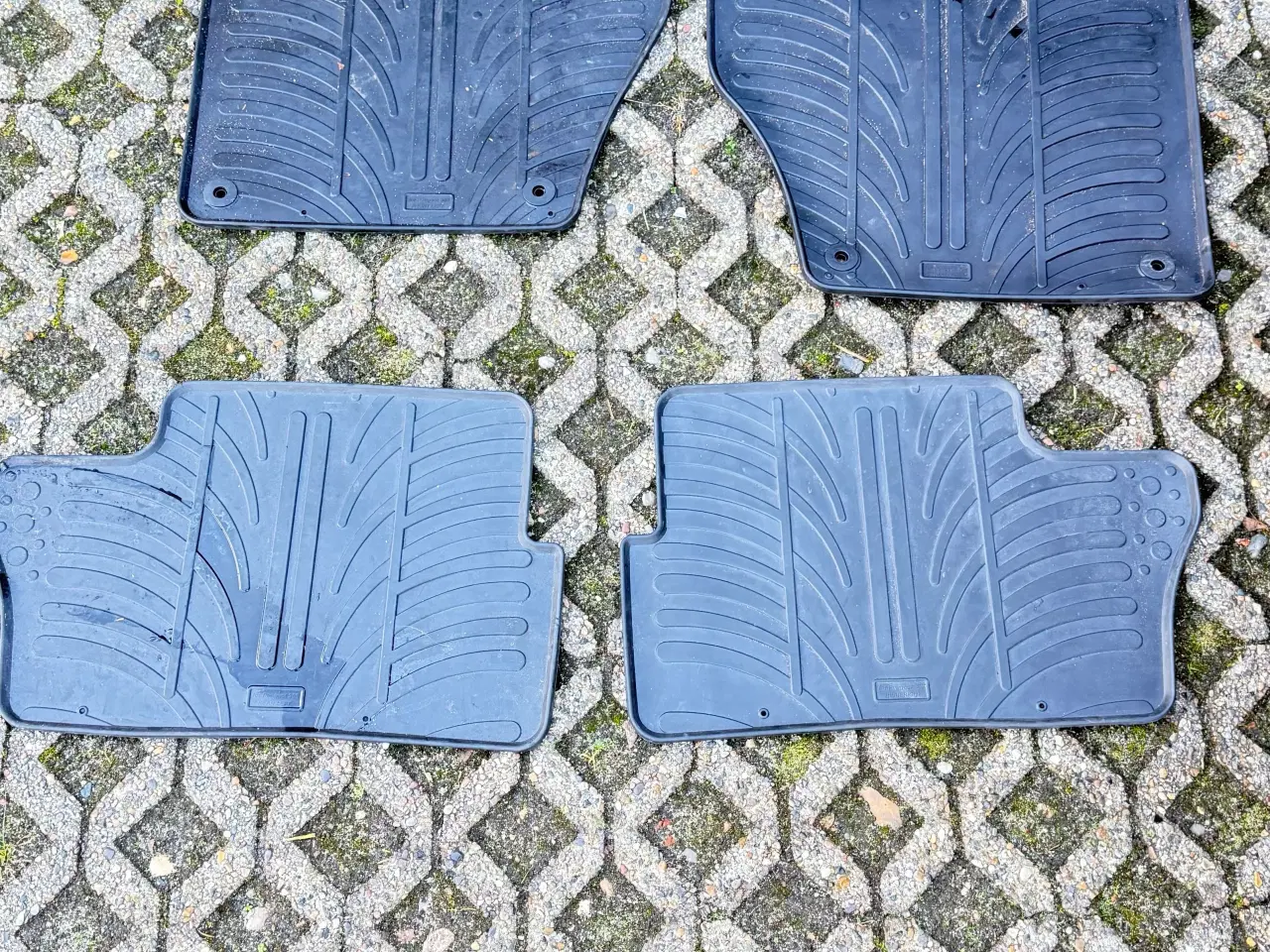 Billede 3 - Måtte sæt. Vinter måtte sæt passer til alle biler