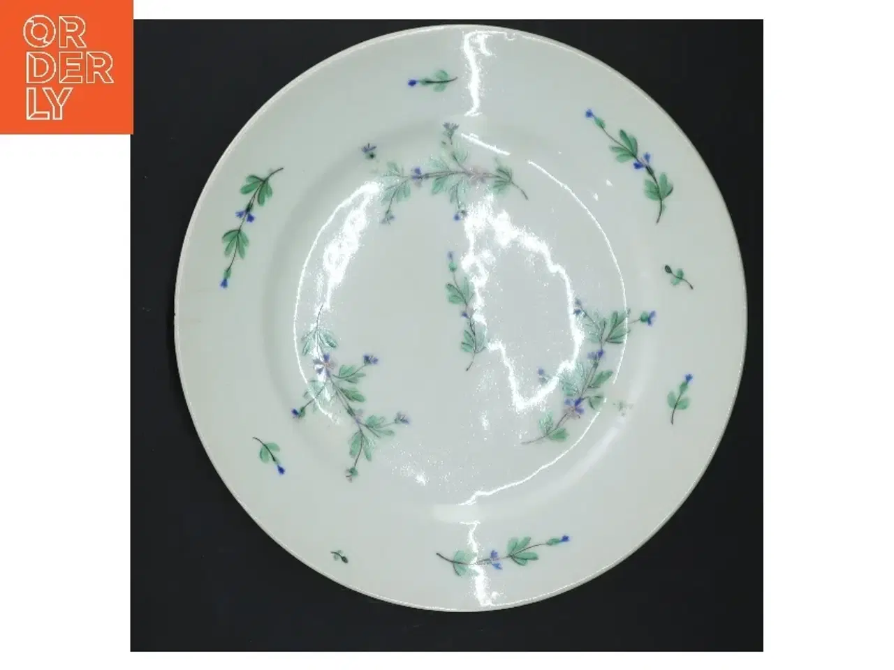 Billede 1 - Dekorativ tallerken med blomsterdesign (str. Ø 23 cm)