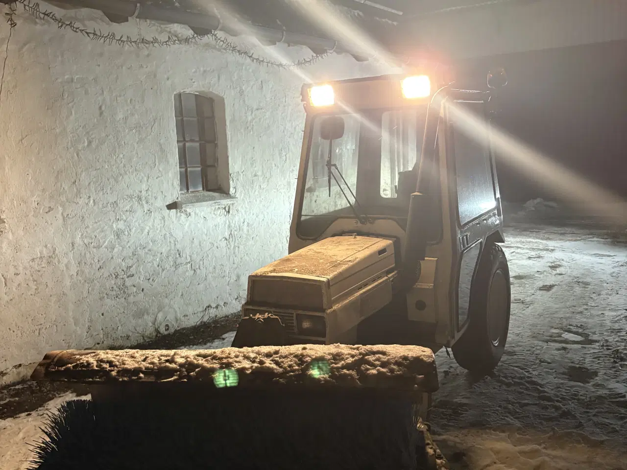 Billede 2 - Mitsubishi MT180D 4X4 Mini Traktor med kost 