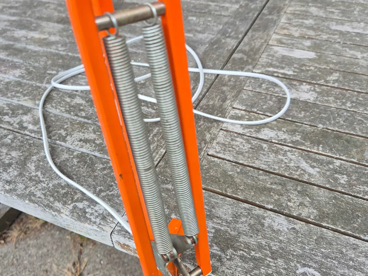 Billede 9 - Solid orange arkitektlampe i klassisk dansk design