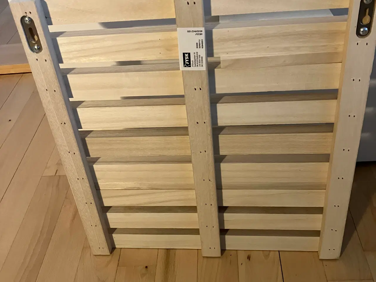 Billede 3 - Hylde i træ.