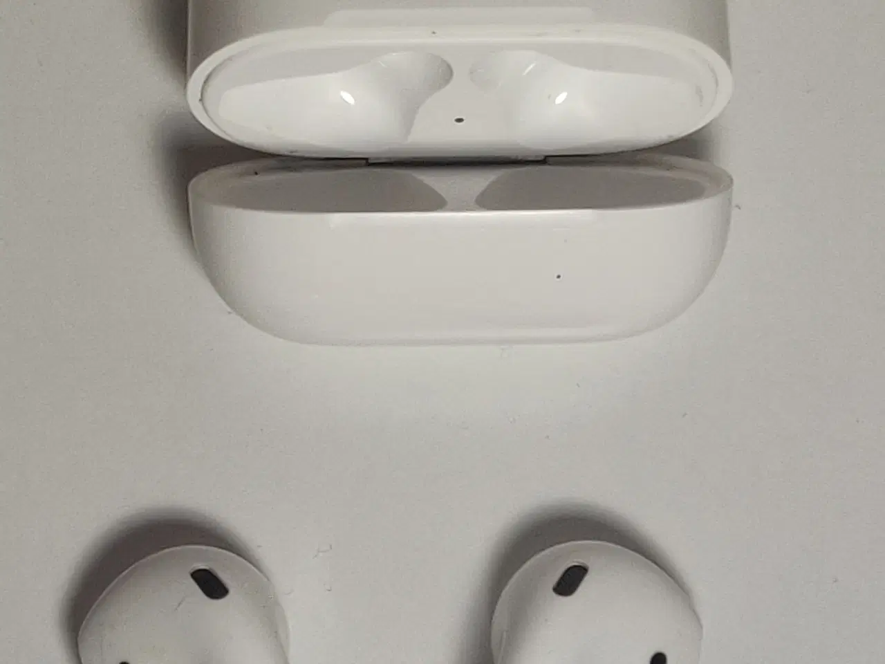 Billede 2 - Apple Airpods 2 Gen Trådløs Hovedtelefoner + lader