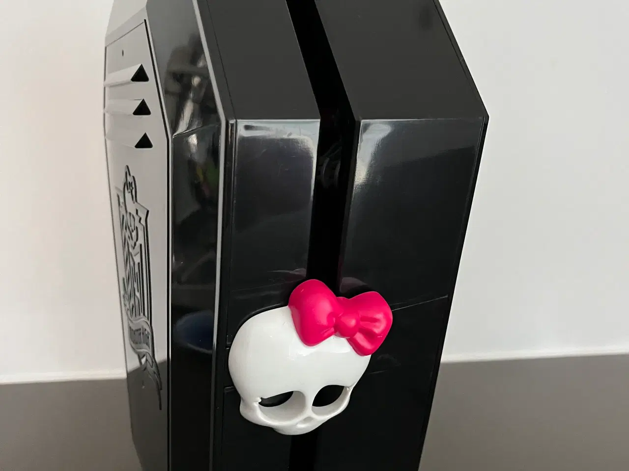 Billede 3 - Monster High dukke/‘hus’