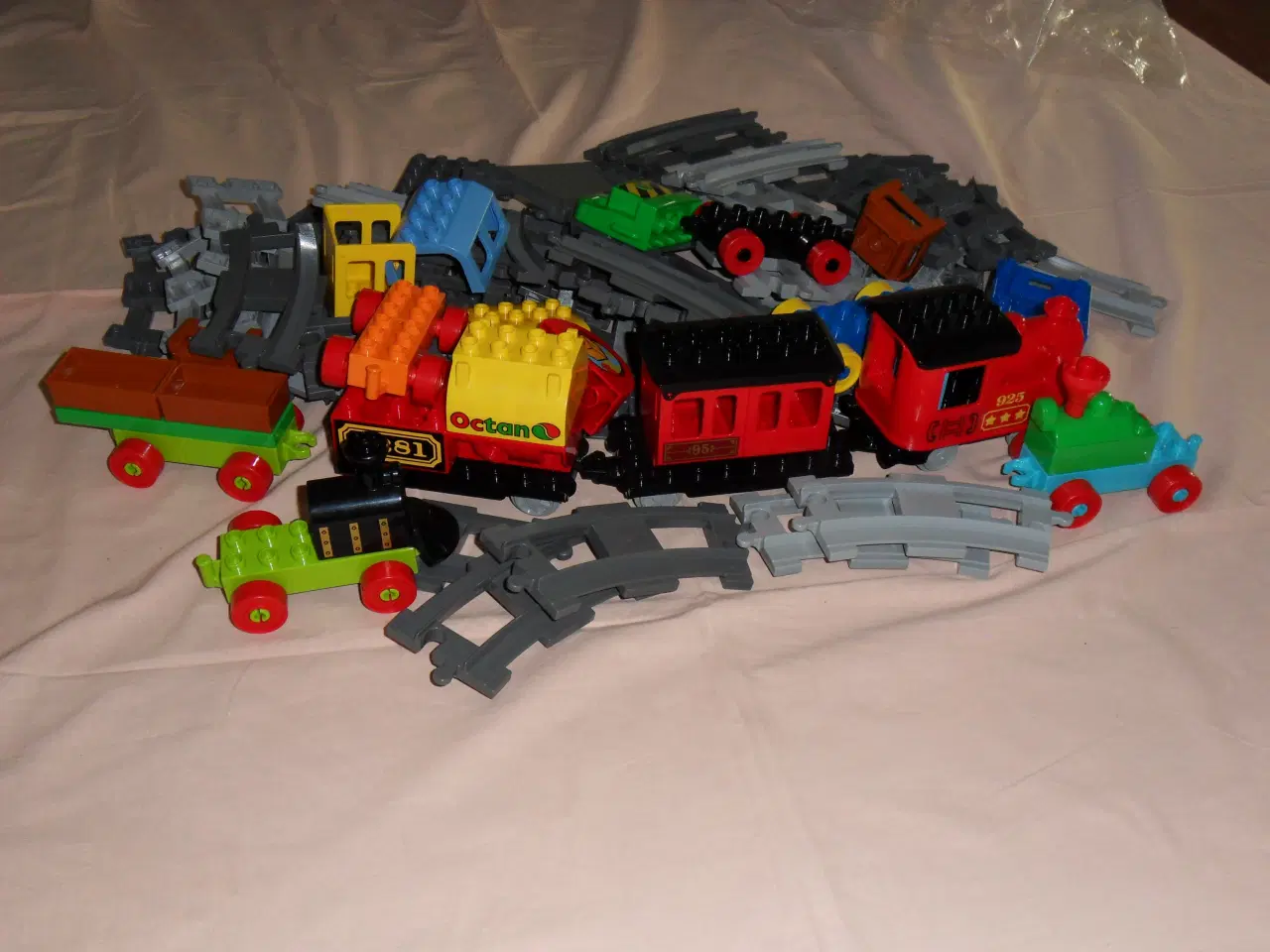 Billede 4 - Lego Duplo. 7 kg. Blandet. Figurer. Tog. Togbane.