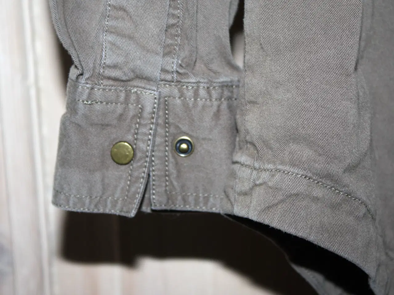 Billede 4 - Skjorte Only str. 38 olivengrøn