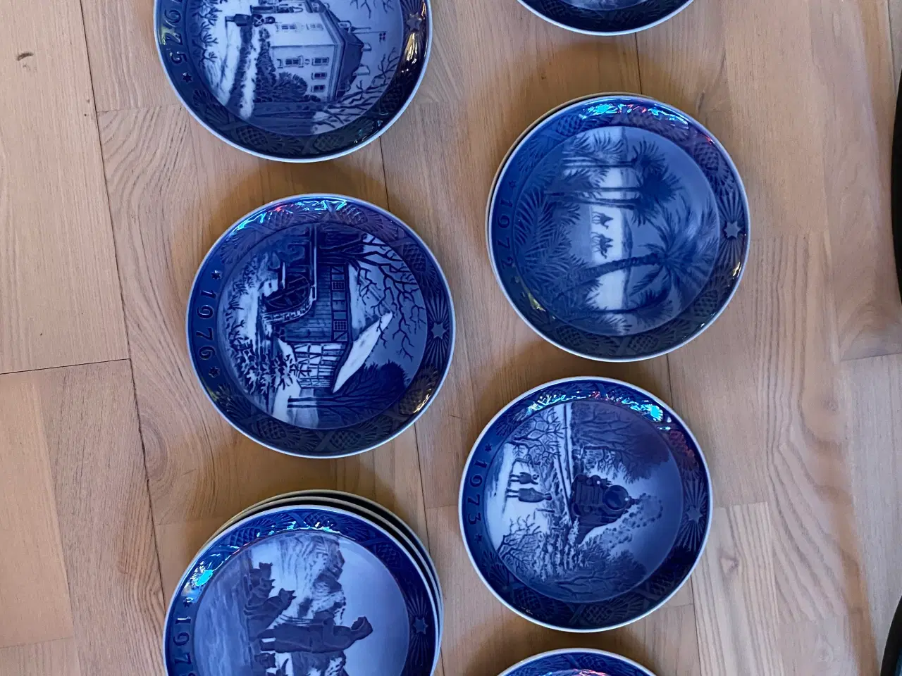 Billede 1 - Royal Copenhagen juleplatter 1971-1999