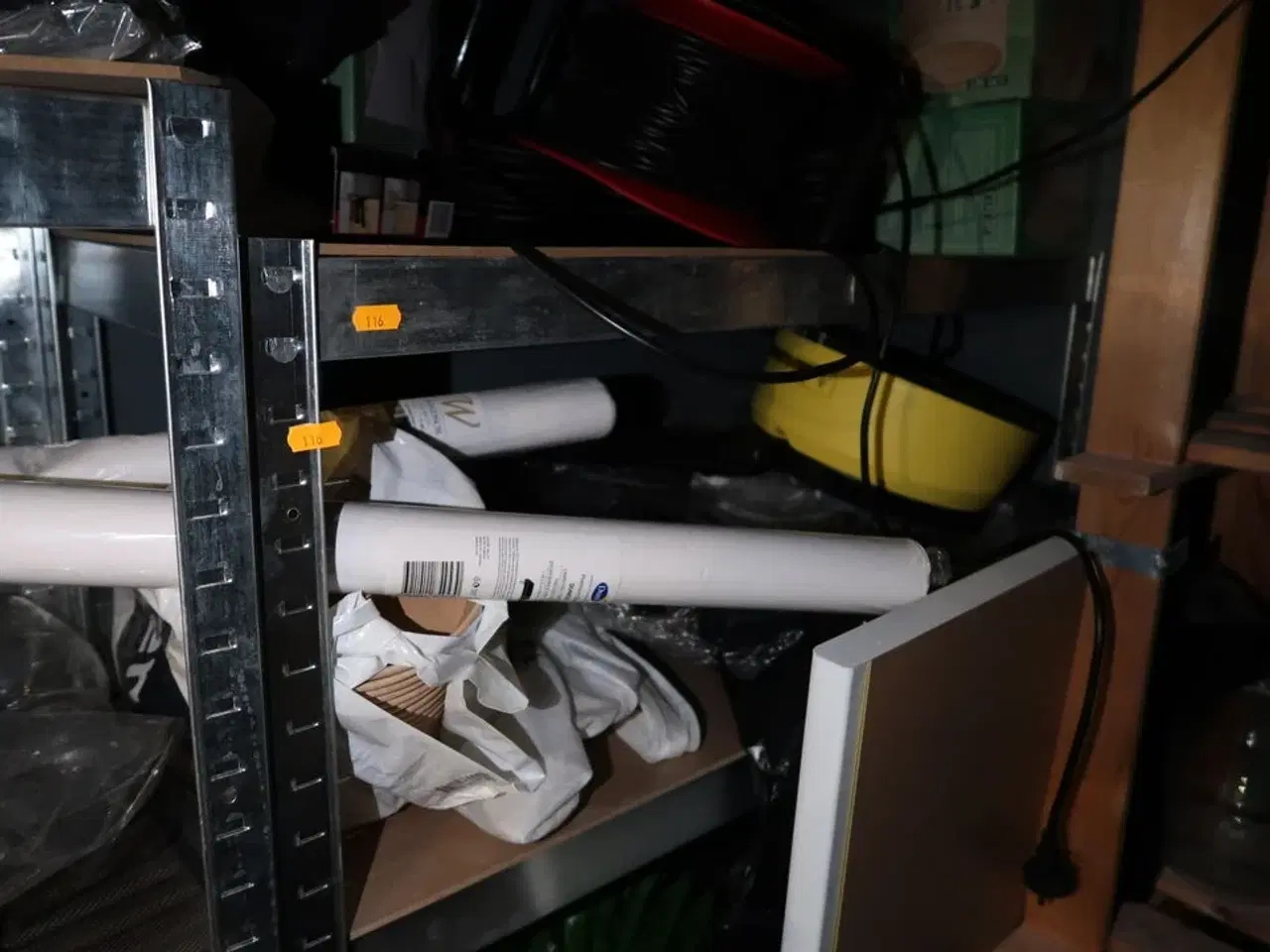 Billede 3 - 2 stk. reoler med div. Værktøj m.m.