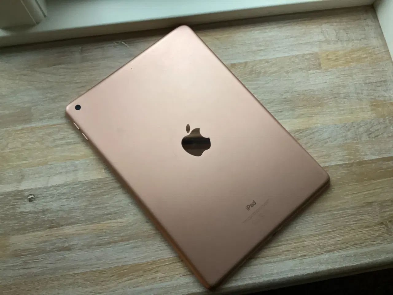 Billede 2 - iPad 6. Gen gold 32 gb ,  wifi