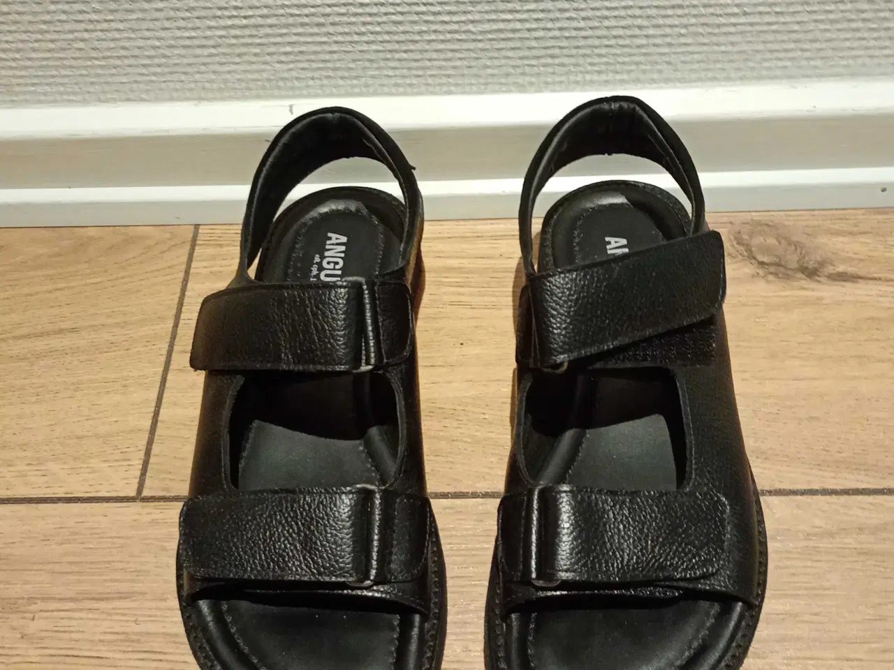 Billede 1 - Damesandaler, ANGULUS, skind. 36. Som nye. 