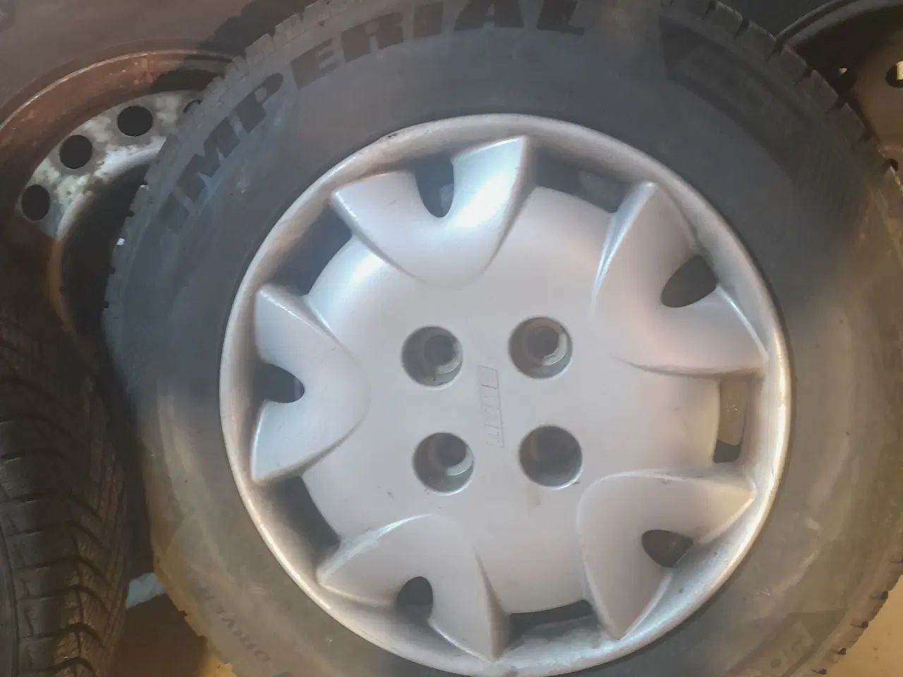 Billede 2 - Vinterdæk med org. navkapsler