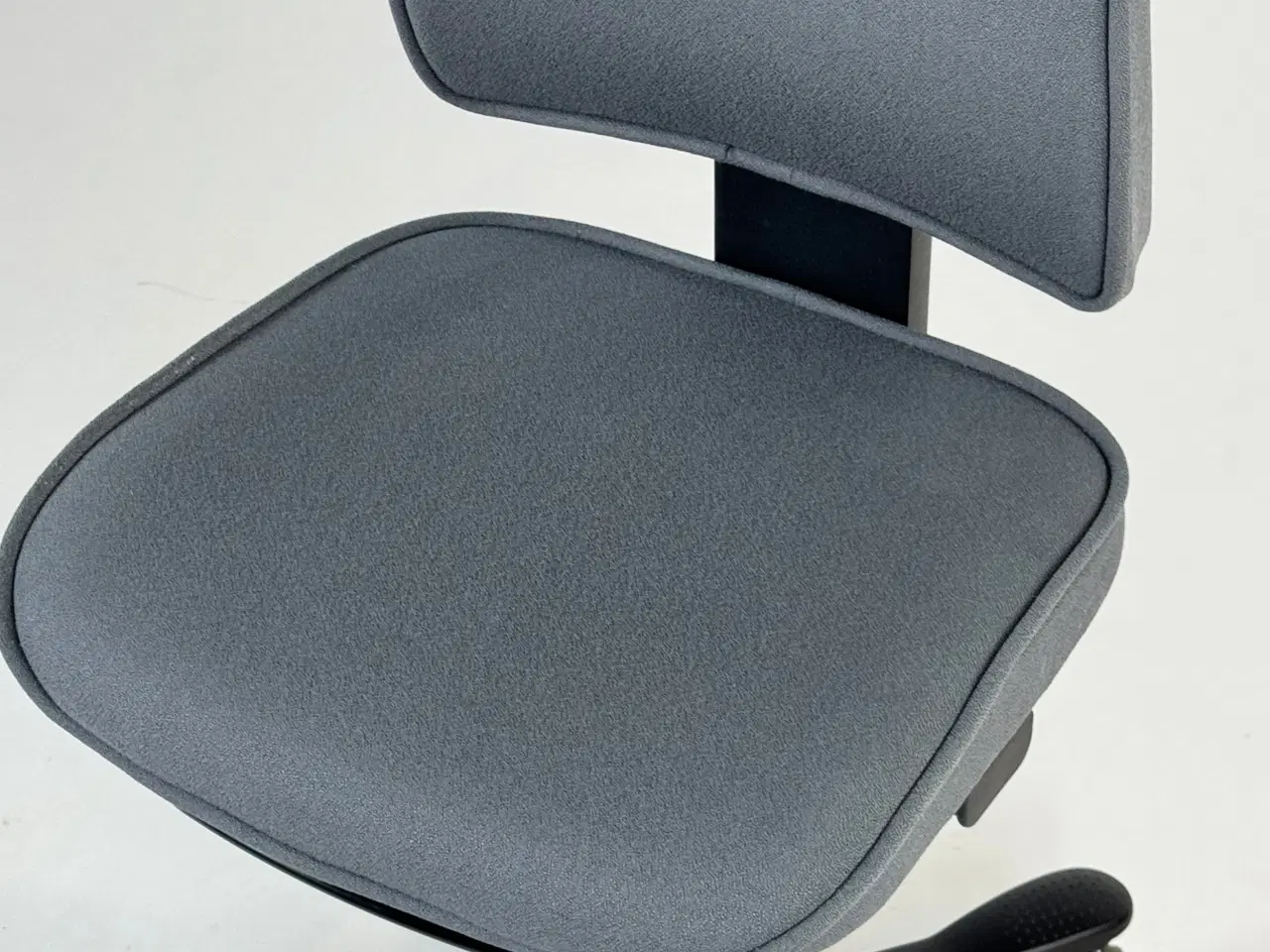 Billede 7 - Kinnarps Free Float 6110 Kontorstol – Grå/Sort Stel