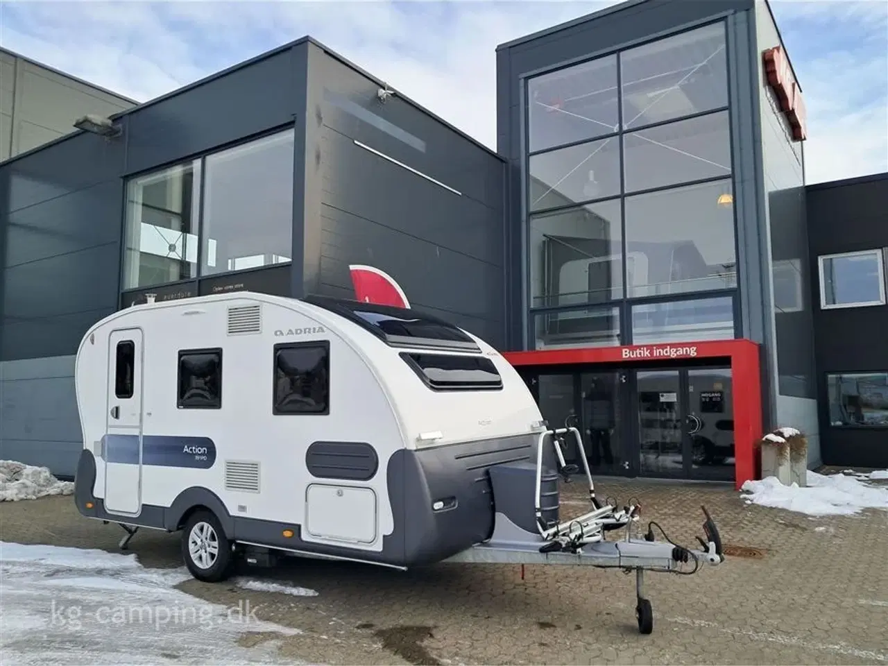 Billede 2 - 2021 - Adria Action 391 PD Den populære rejsevogn med fast dobbeltseng, Mover, Cykelstativ og Fortelt