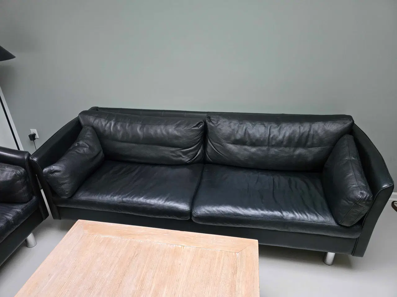 Billede 3 - Lædersofa 2 og 3 personers samt sofabord.