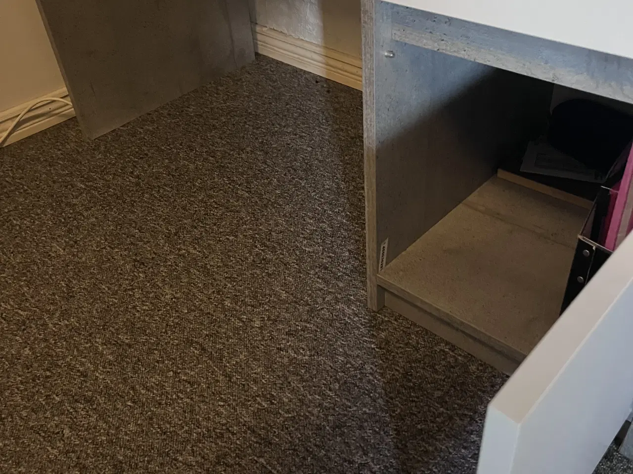 Billede 4 - skrivebord og kontorstol