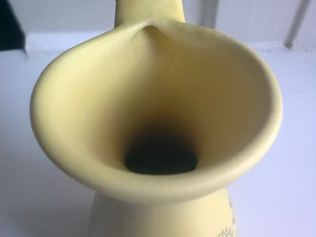 Billede 5 - 1950rne gul keramik HØJ kande vase m vikling 