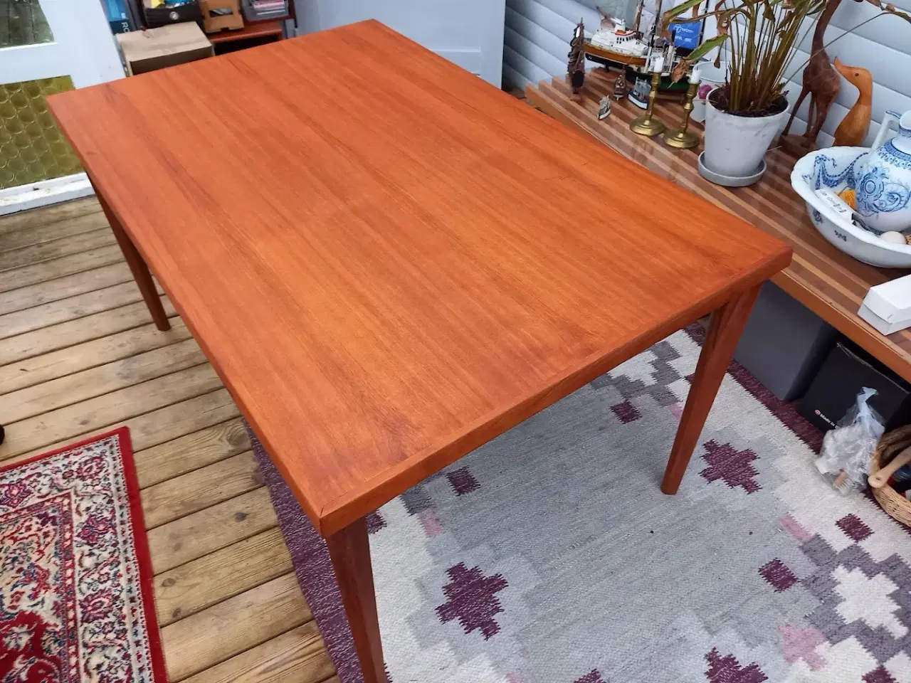 Billede 5 - Spisebord designet af Henning Kjærnulf