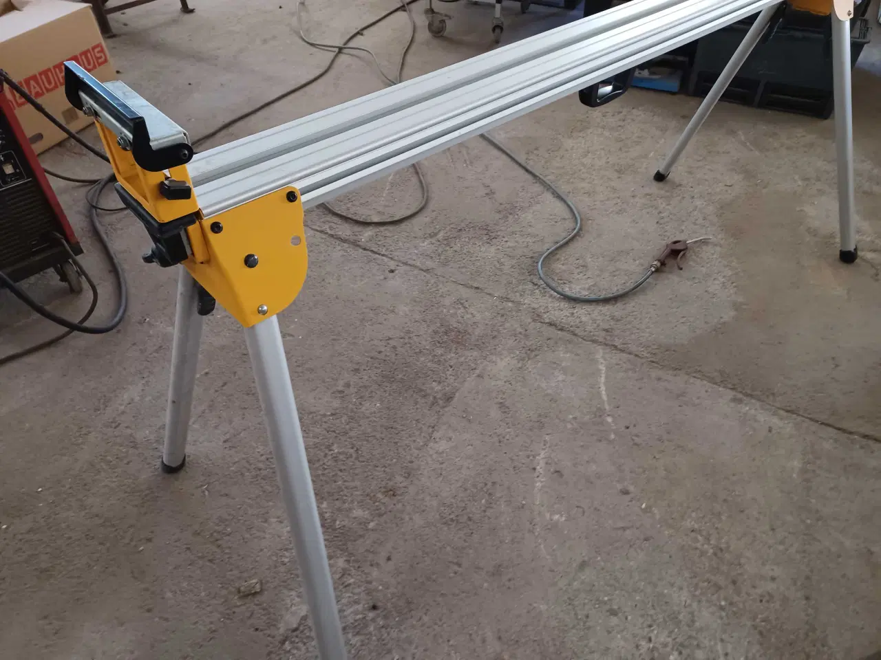 Billede 4 - DeWalt DW723-XJ kapsavbord/savbuk 