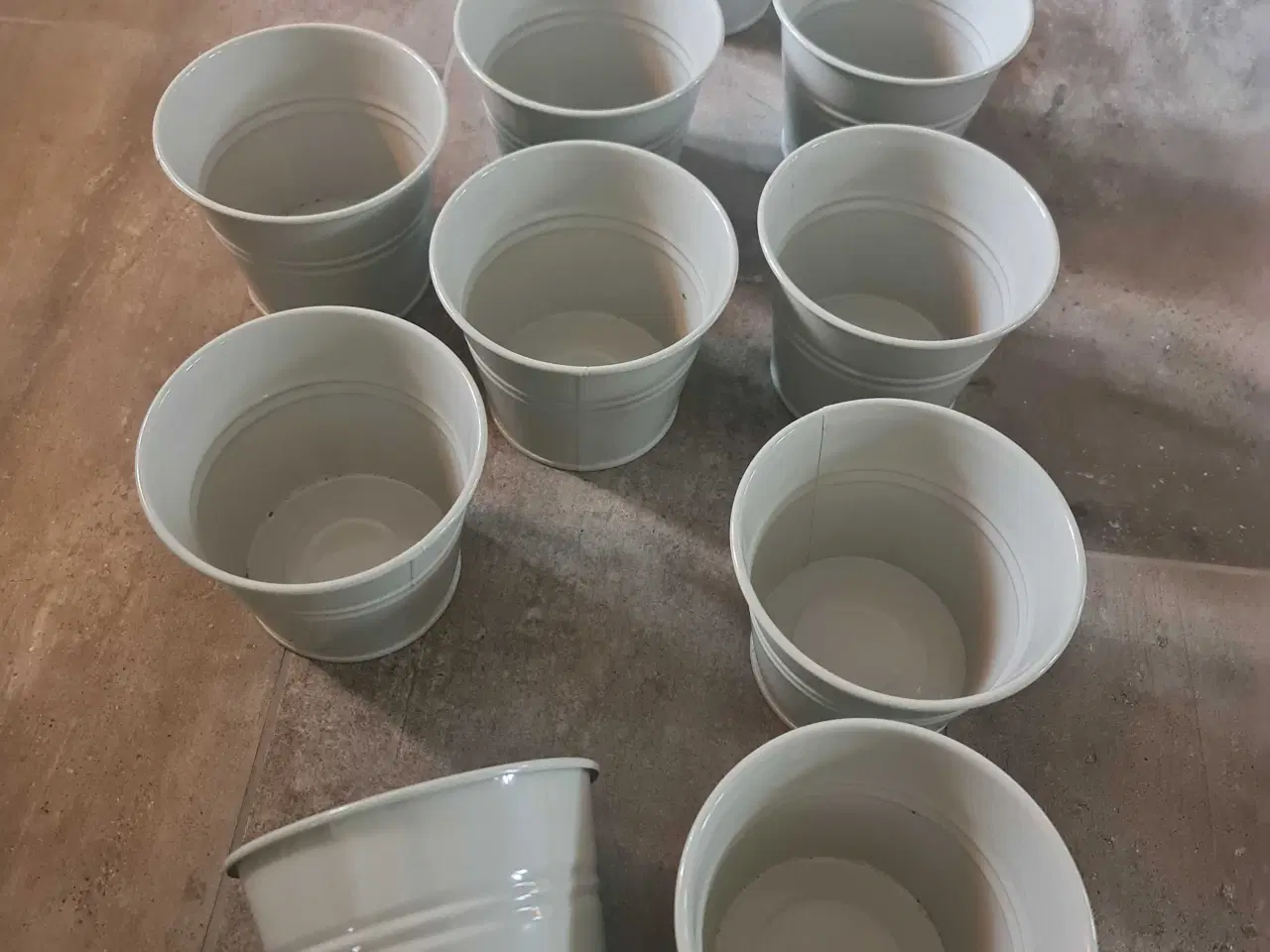 Billede 1 - Urtepotter skjuler