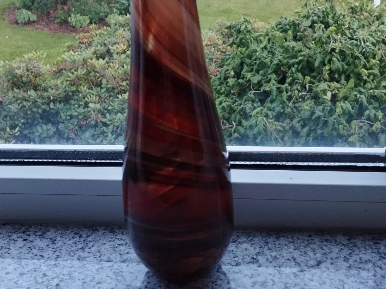 Billede 2 - Glas vase. Rød / brun