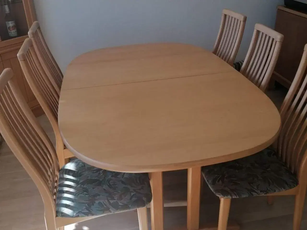 Billede 3 - Spisebord med 6 stole massivt bøg 