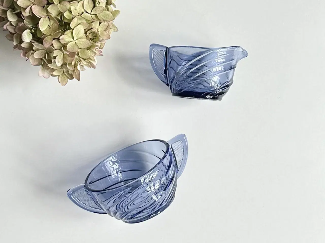 Billede 2 - Lavendelblåt glas, kantet m swirl