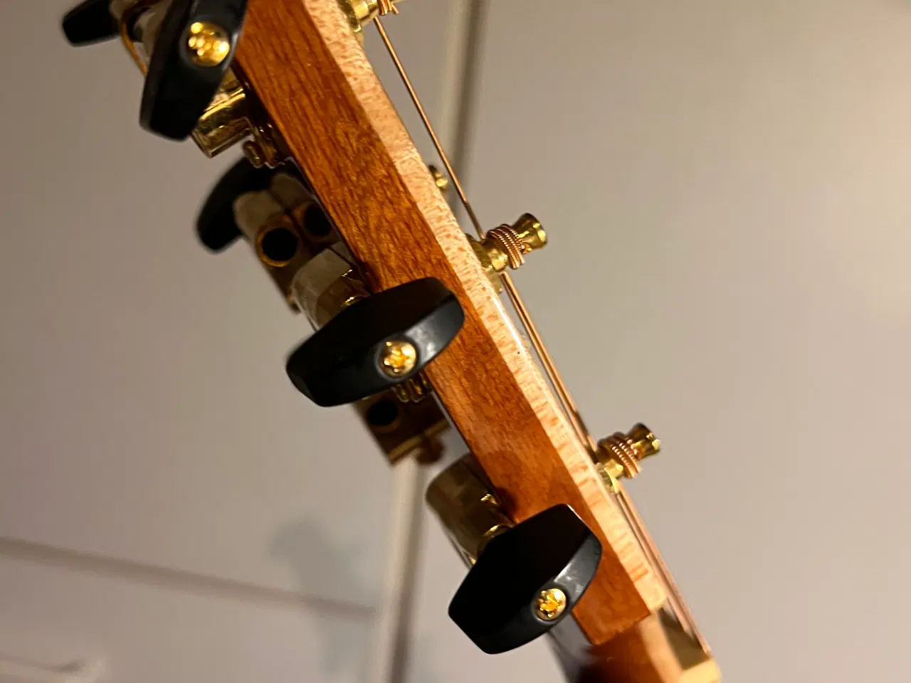 Billede 5 -  velholdt og flot Takamine guitar 