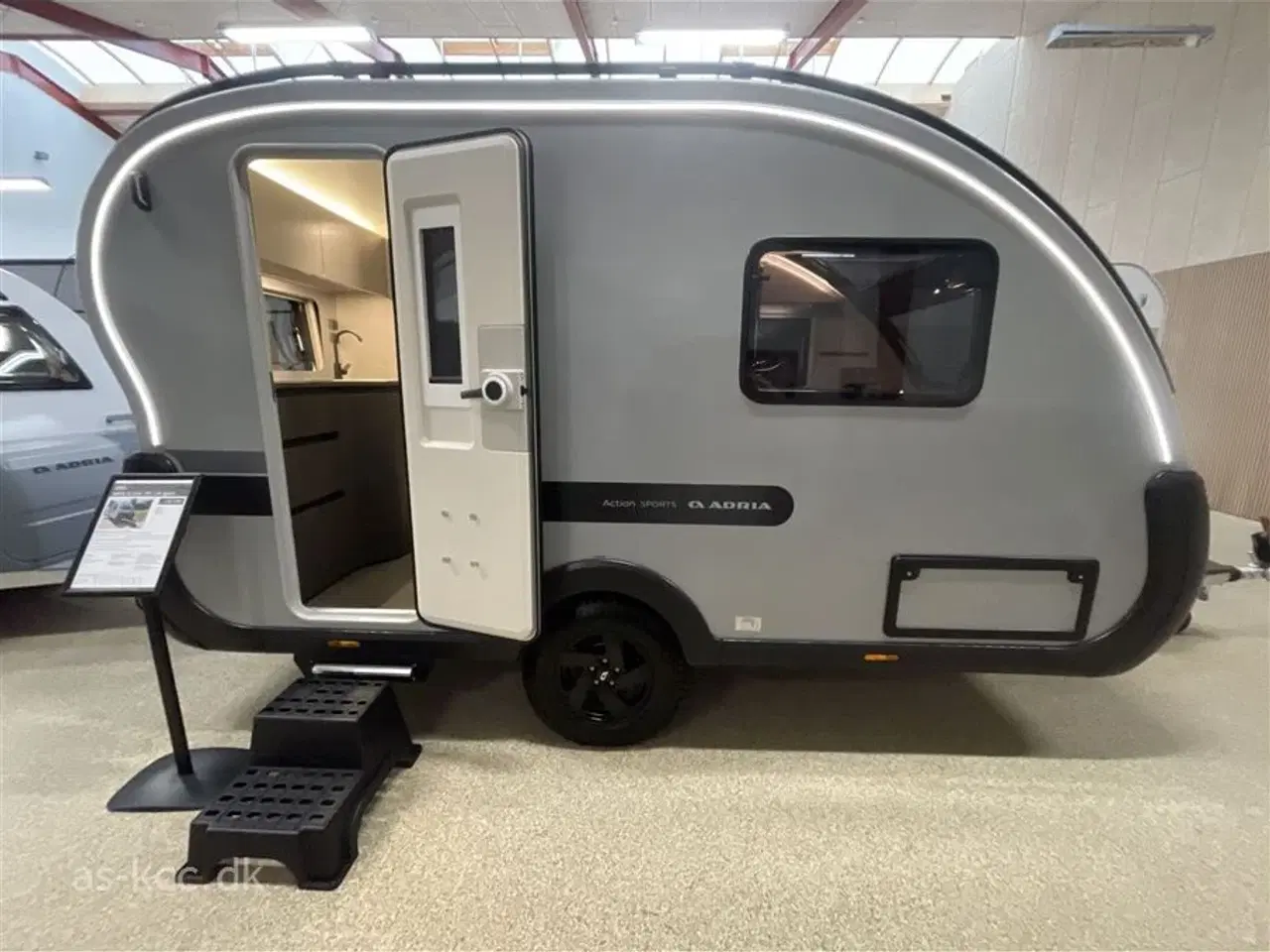 Billede 2 - 2026 - Adria Action 391 LH Sport   Adria Action 391 LH SPORT Inkl. Soundbar kr. 2.749,- er lagt i prisen