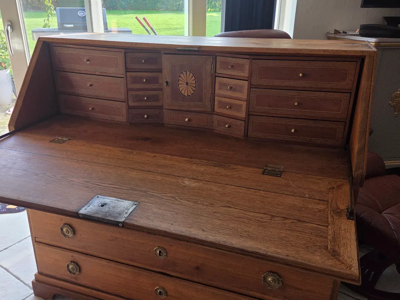 Billede 2 - Massiv Chatol sælges