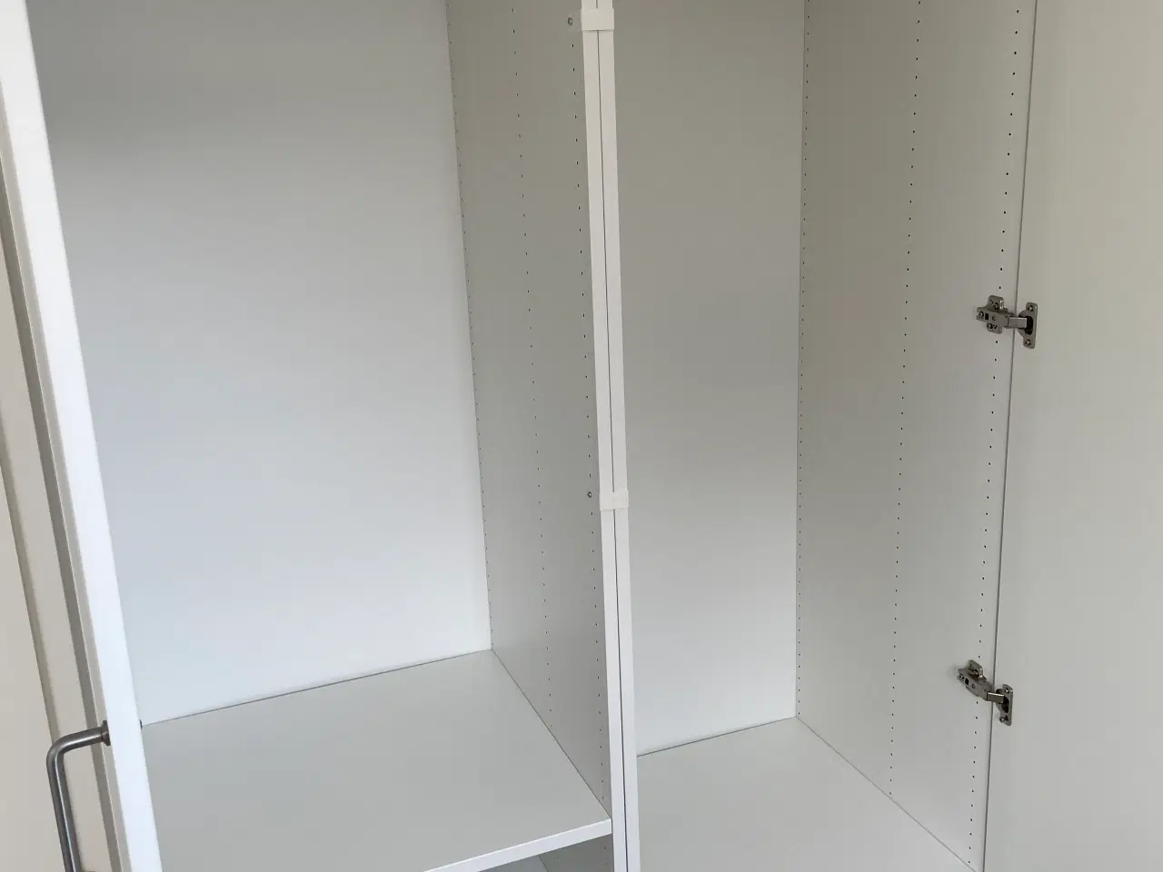 Billede 2 - Garderobeskabe hvid IKEA