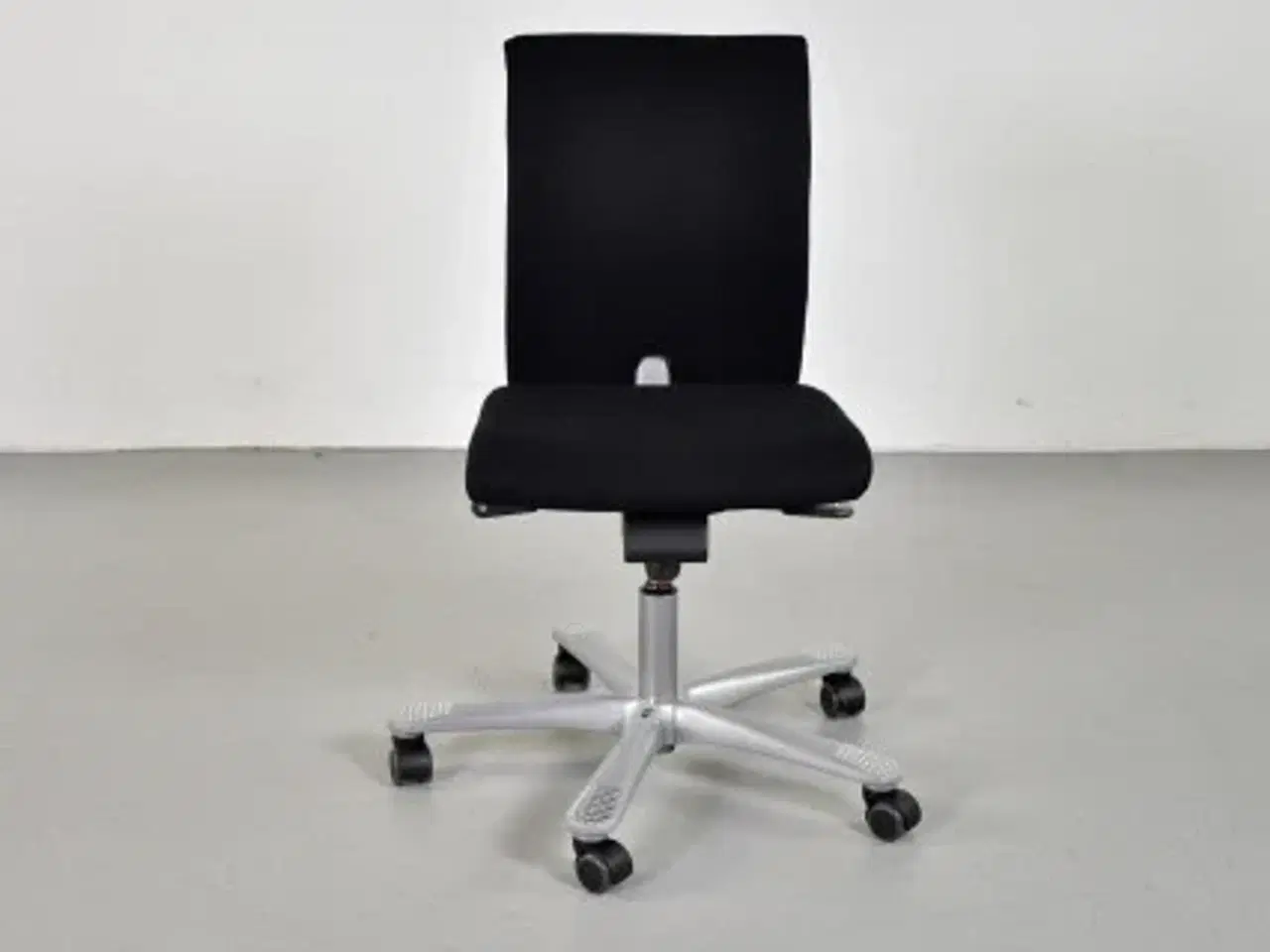Billede 1 - Häg h04 credo 4200 kontorstol med sort polster og alugråt stel