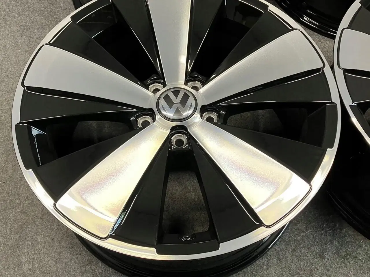 Billede 4 - ALUFÆLGE VW BEETLE 5C0 TWISTER 18"
