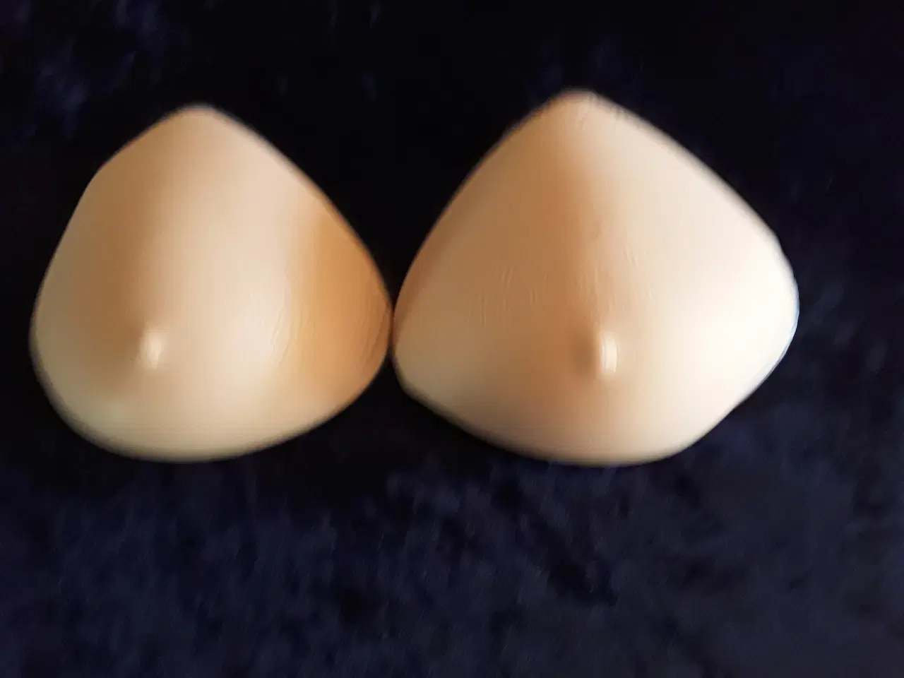 Billede 4 - BH str 80 C mrk Amoena og 2 proteser mrk Trulife