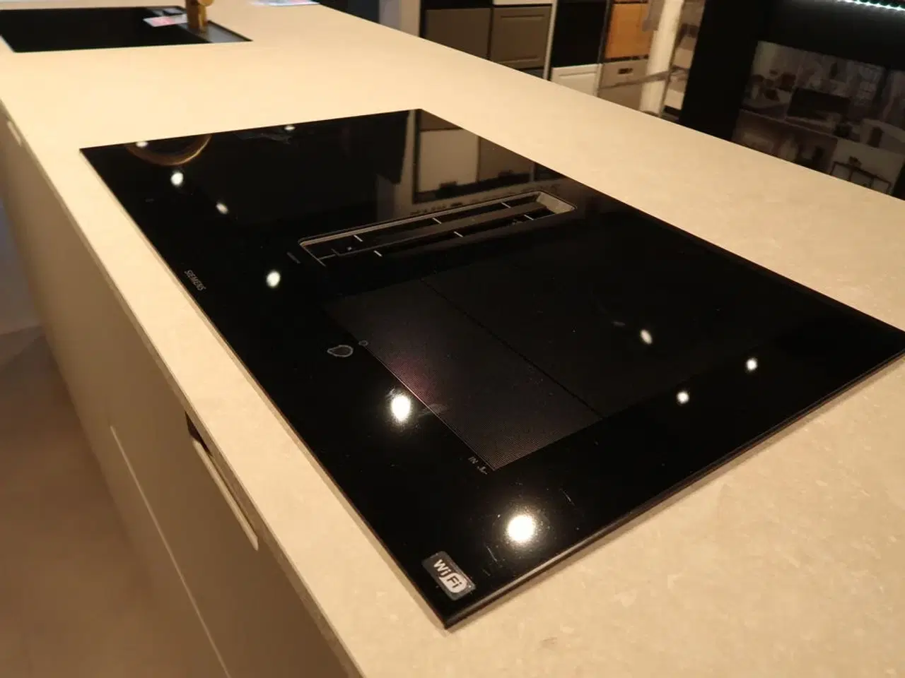 Billede 3 - Siemens EX877NX68E iQ700 Induktionskogeplade med indbygget emfang