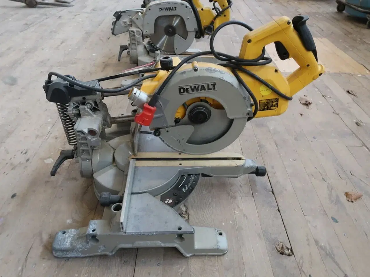 Billede 1 - Kap-/geringssav, Dewalt DW777