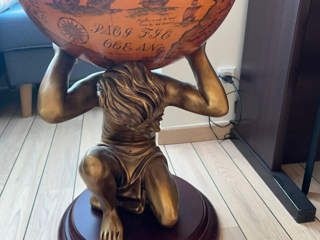 Billede 2 - “Antik” Globus Bar på Atlas Figur