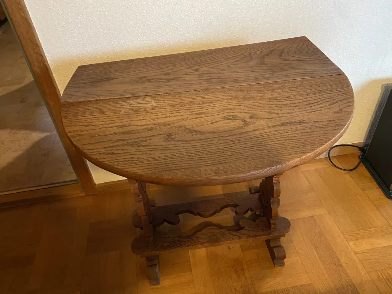 Billede 5 - Retro klapbord ovalt af robust træ