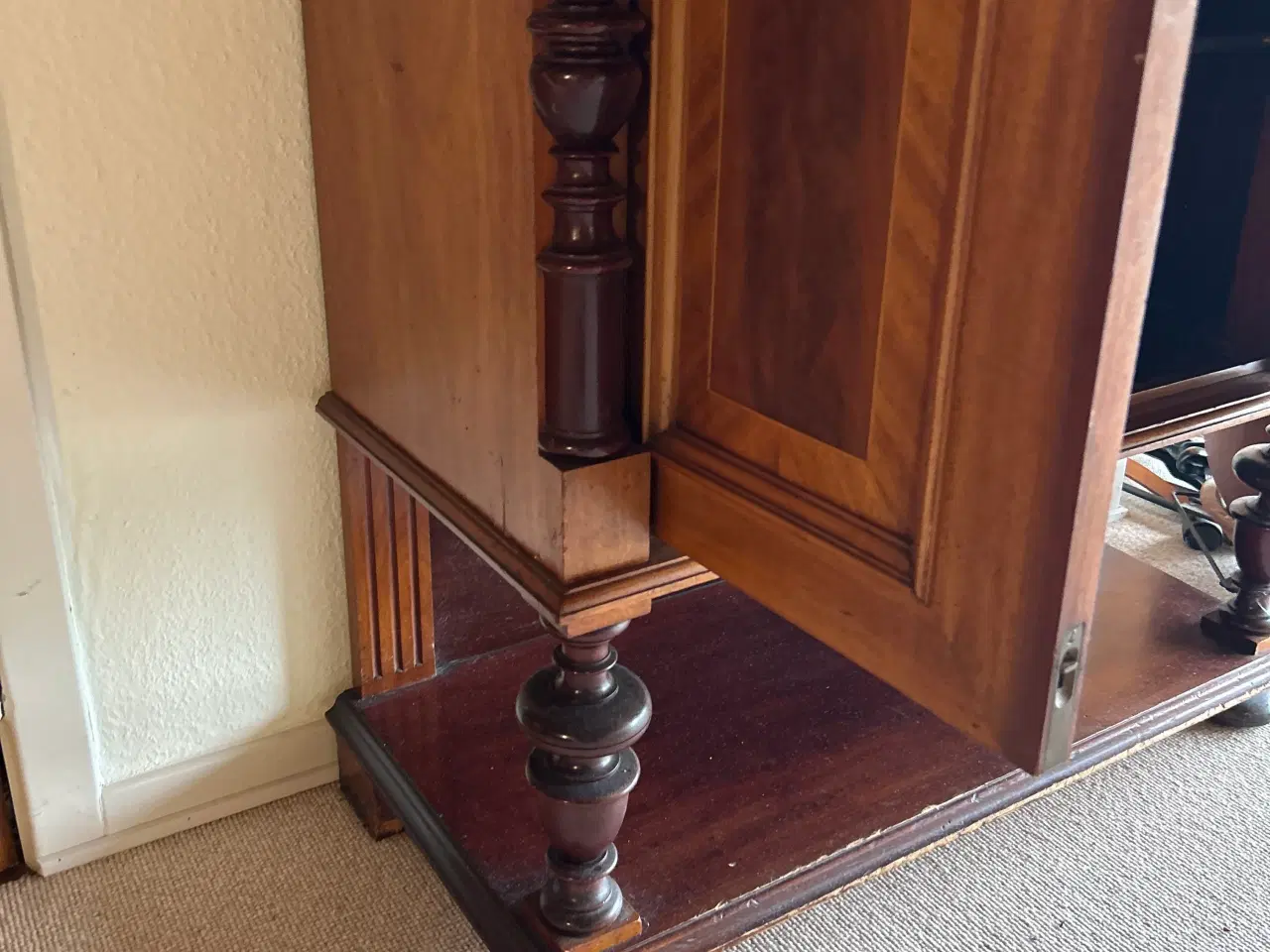Billede 7 - Smukt antikt skab / kabinet fra 1800tallet