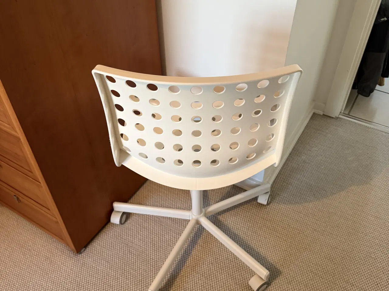 Billede 4 - Super fin kontorstol i sort eller hvid