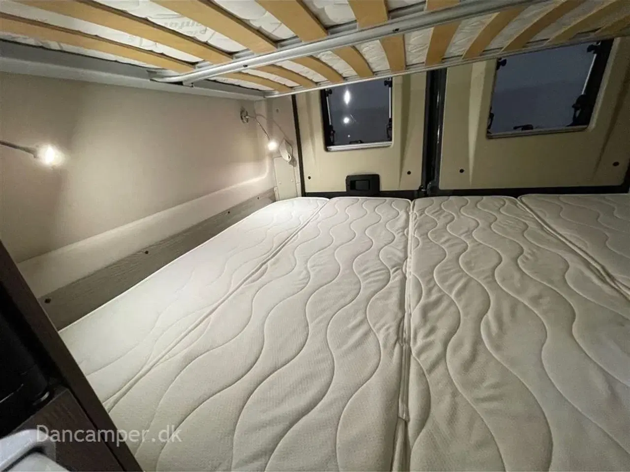 Billede 17 - 2023 - Chausson ROAD LINE V594 VIP MAX   UNDER KLARGØRING! Super spændende, kort van med to dobbeltsenge på tværs i køjesystem. 2,2, L motor , 140 HK, solcelle og markise m.m.